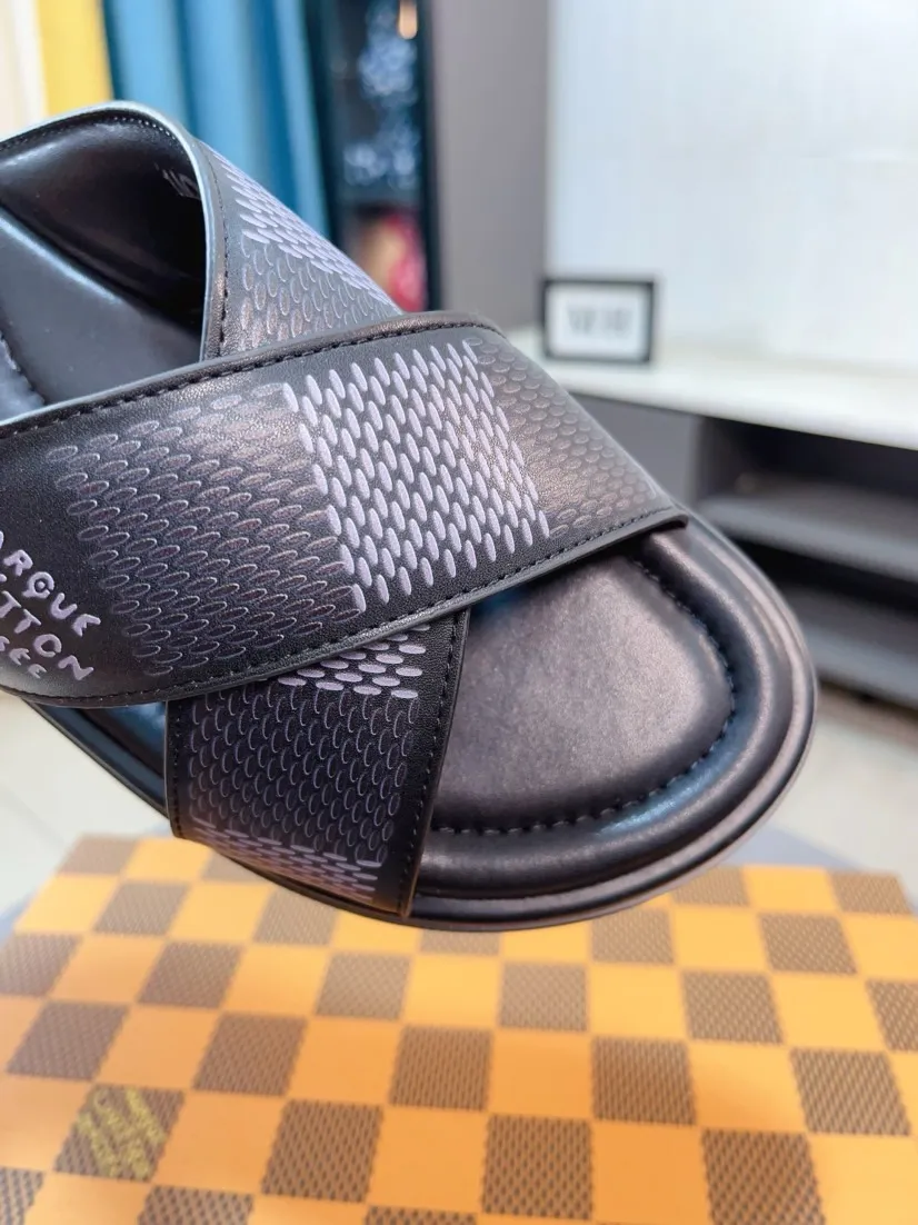 Men's shoes 💰340🌹🌹 (lv-Louis Vuitton) New men's slippers, high-end boutique, exquisite embossed logo decoration on the upper, fine workmanship, super soft soles, casual, loose and comfortable, a must-have in summer! \nsize：38-44